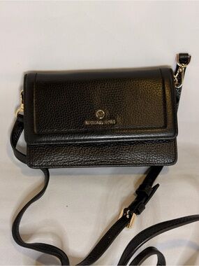 Michael Kors Black Pebbled Wallet Crossbody